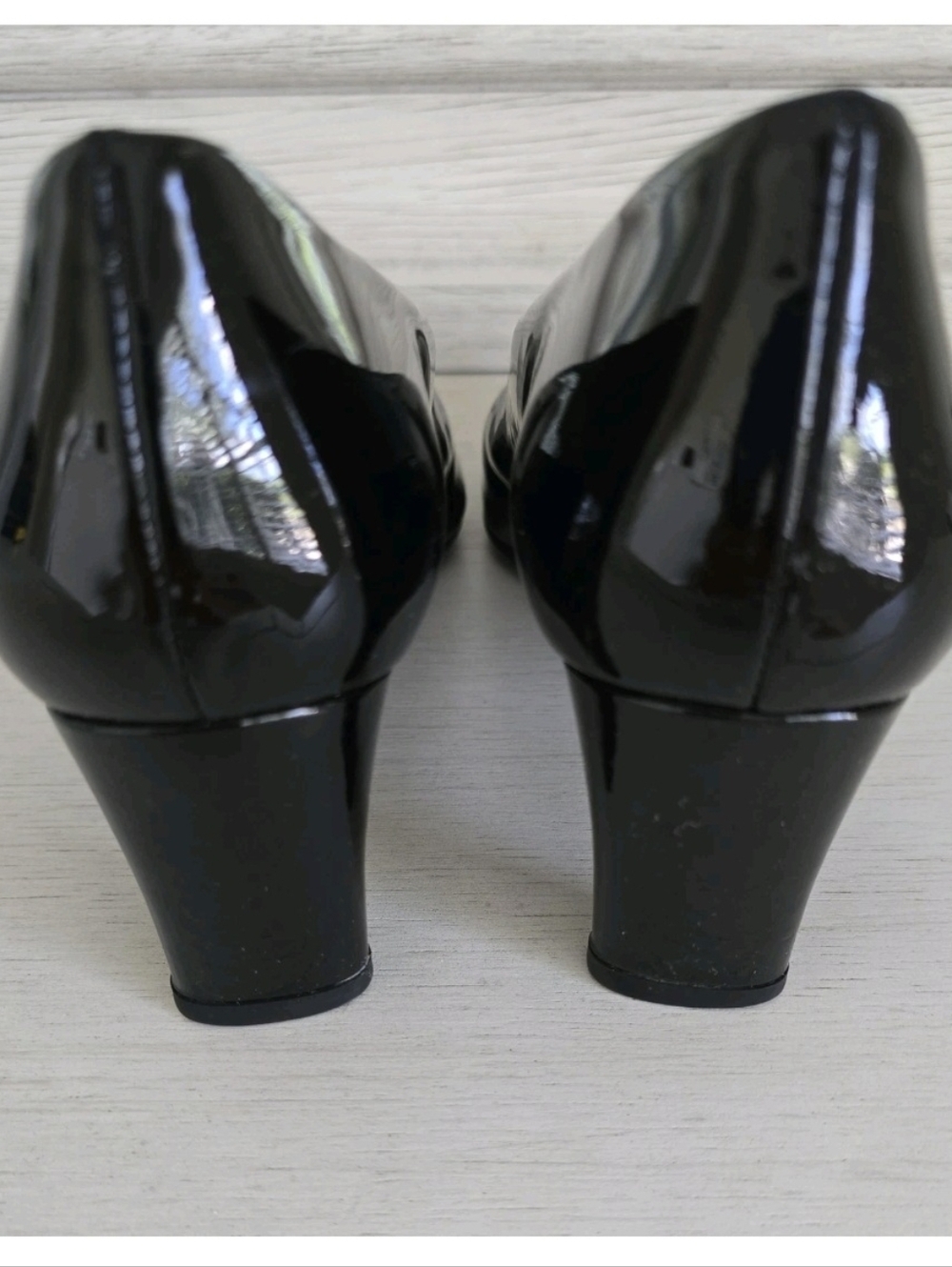 Stuart Weitzman Chic Pumps - 9W - Picture 4 of 7